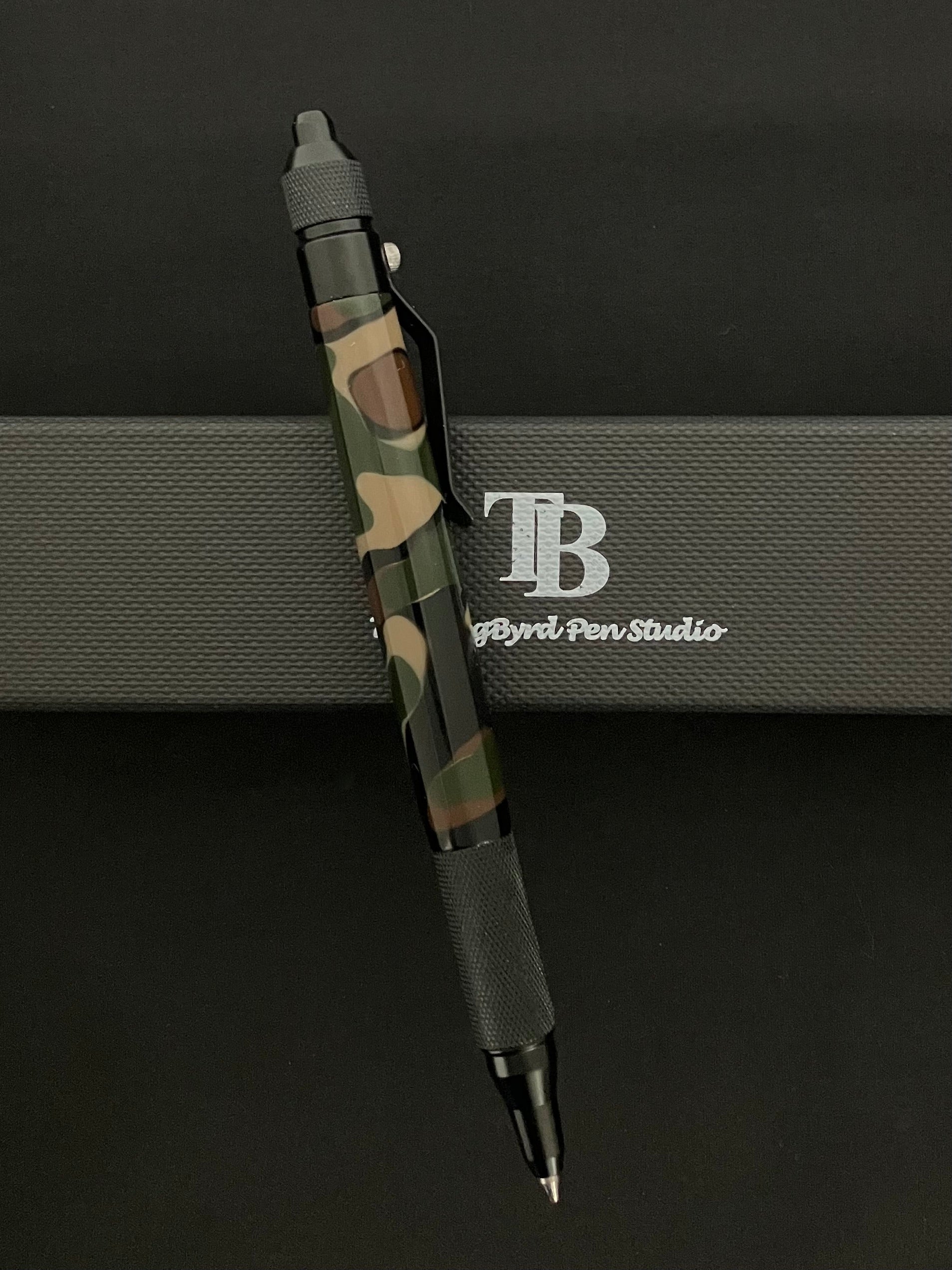 woodland camo body on a rugged pen!