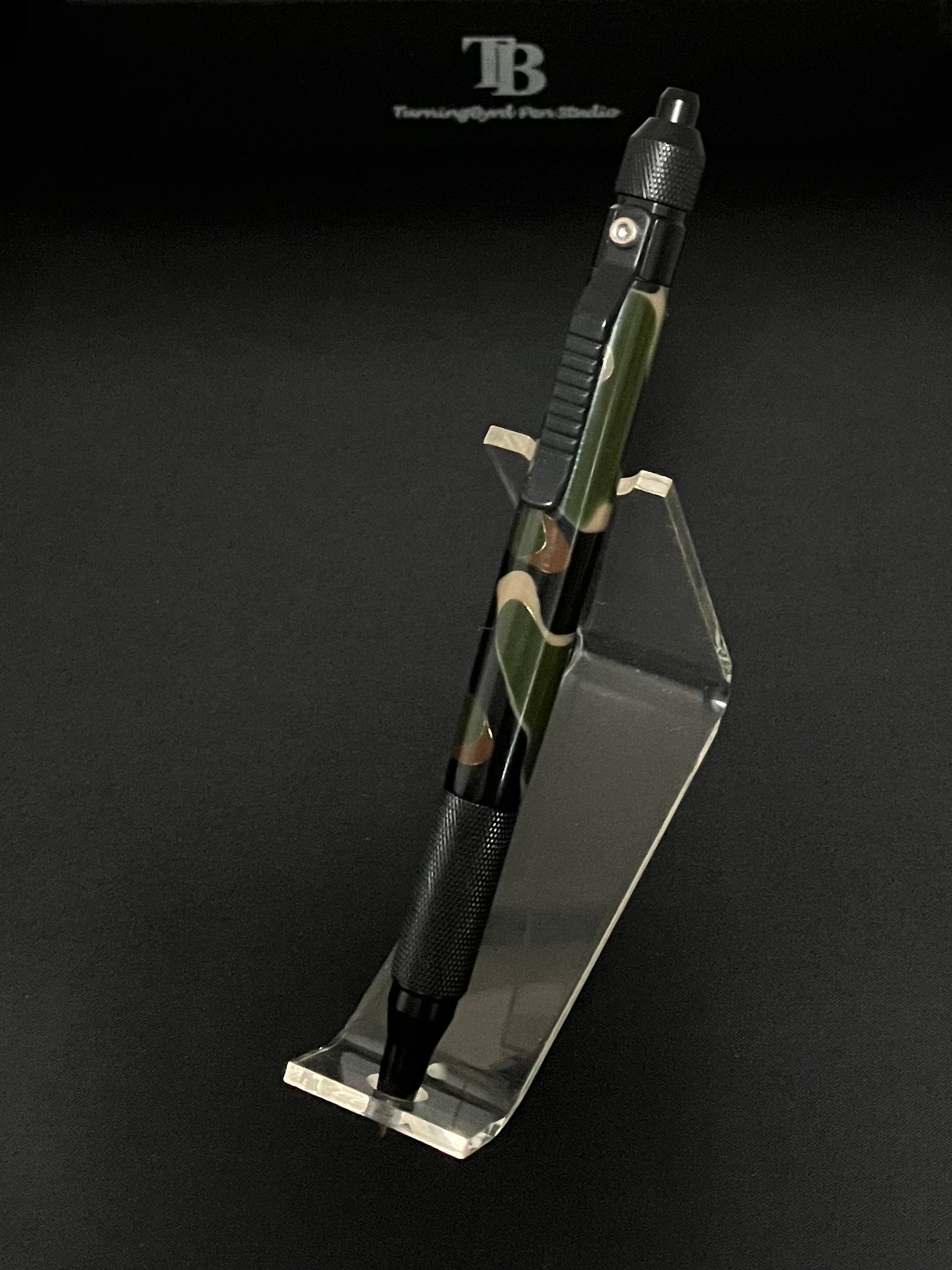 woodland camo body on a rugged pen!