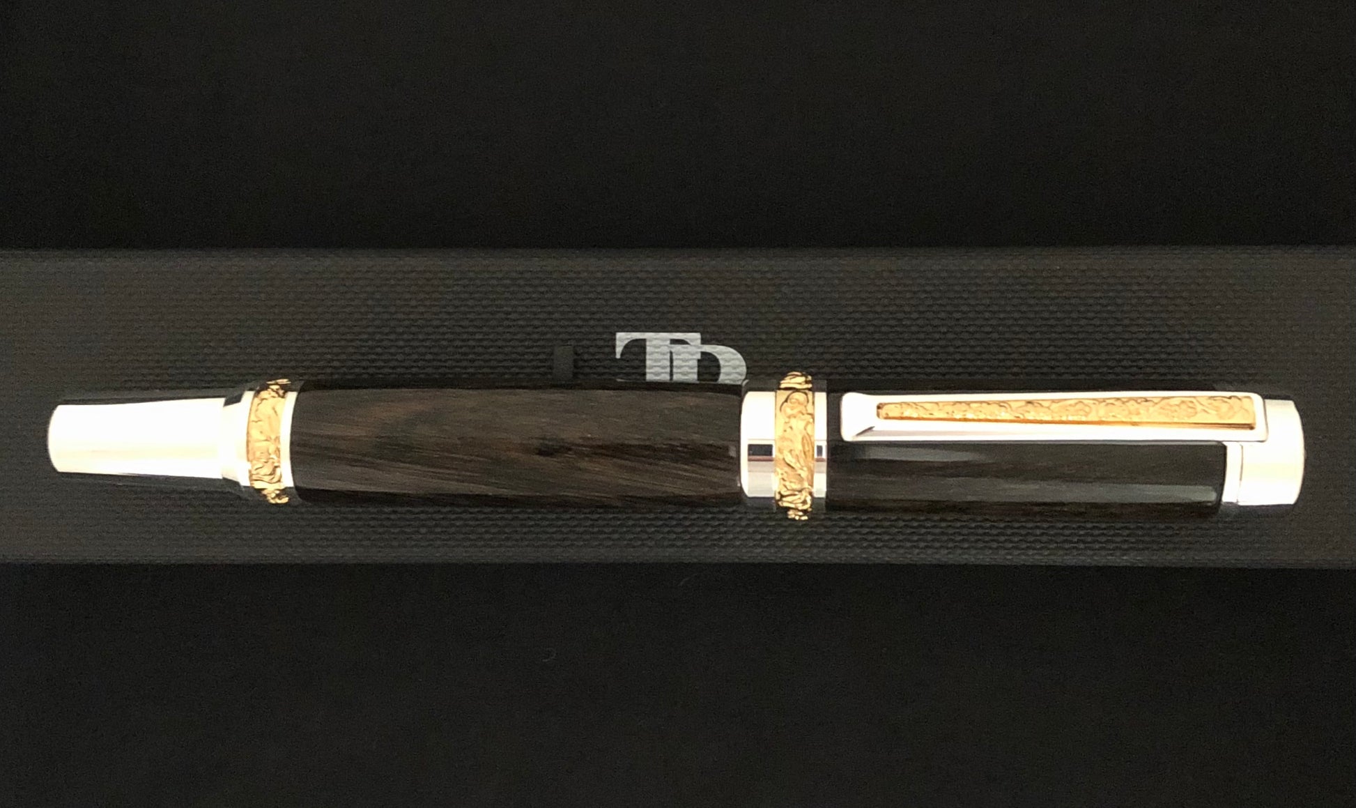 Irish Bog Oak 5000 years old - Silver and Gold Fountain PenIrish Bog Oak 5000 years old - Silver and Gold Rollerball Pen